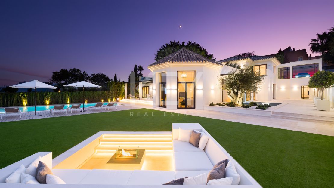 Villa contemporánea con vistas al golf y a la montaña en Nueva Andalucía