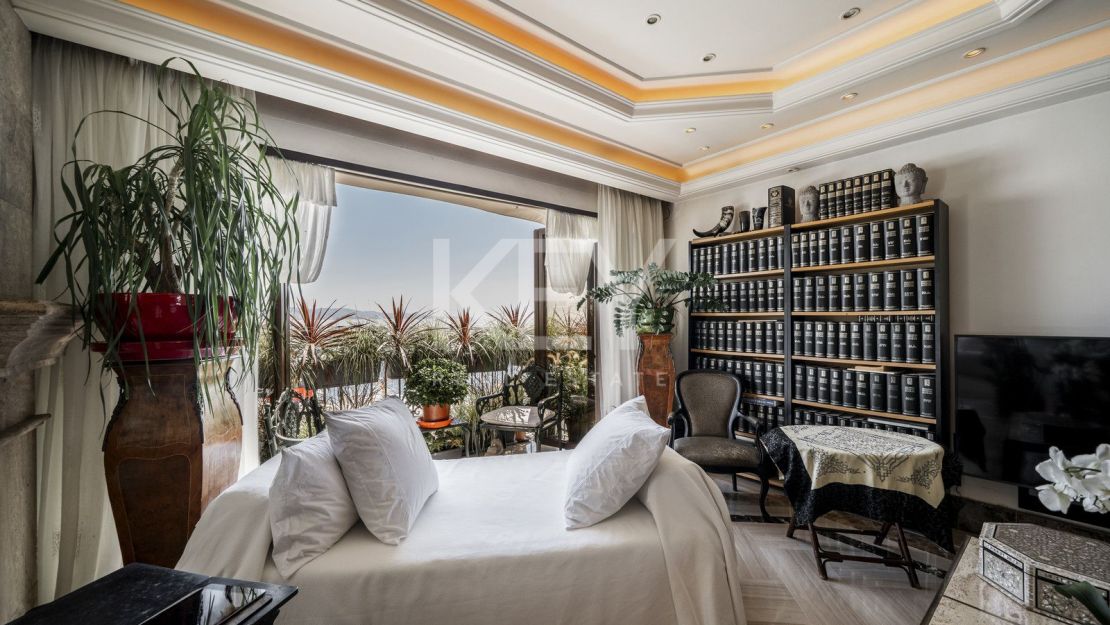 Dúplex en primera línea en el corazón de Puerto Banús