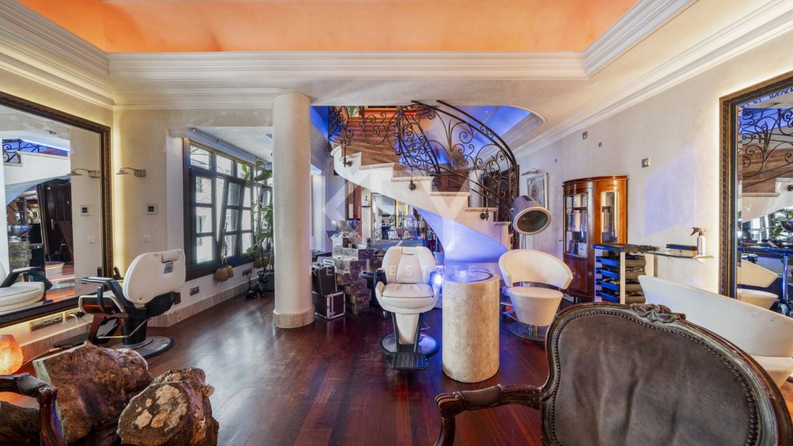 Dúplex en primera línea en el corazón de Puerto Banús