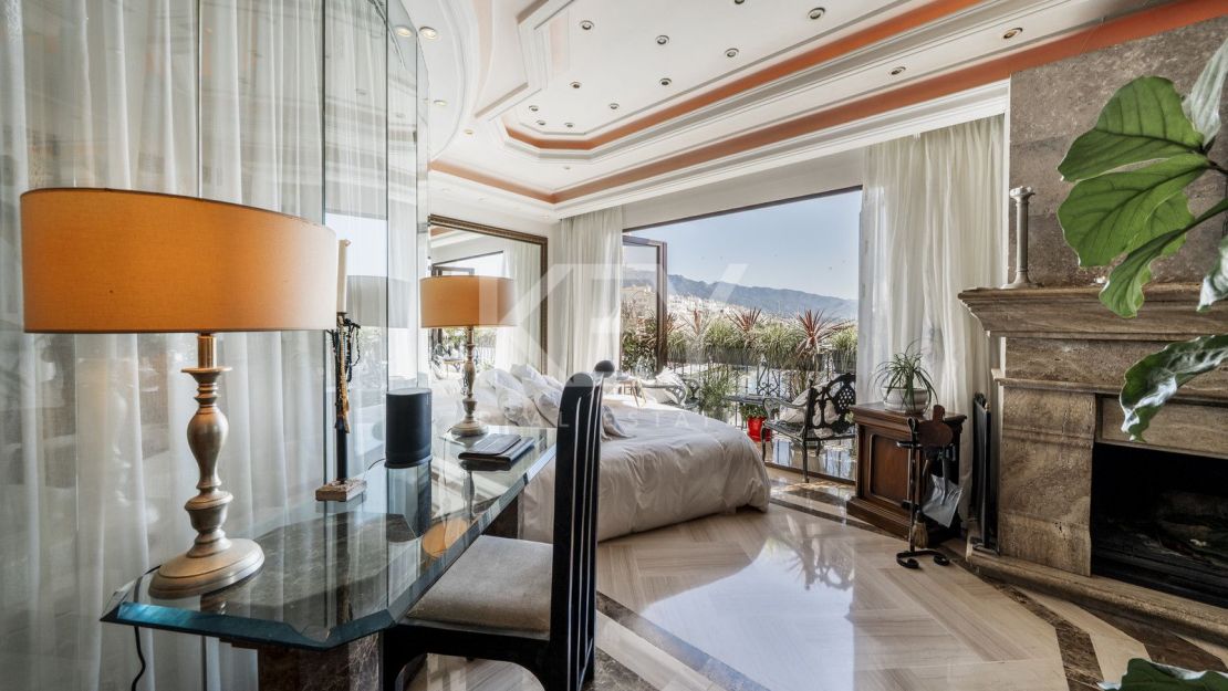 Dúplex en primera línea en el corazón de Puerto Banús