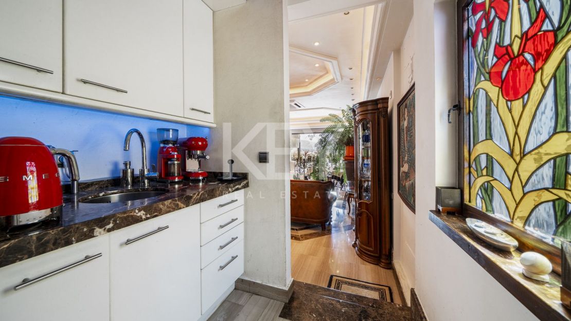 Dúplex en primera línea en el corazón de Puerto Banús