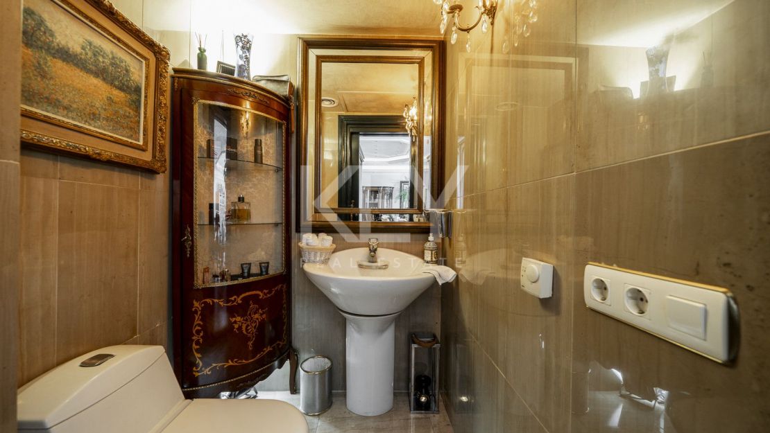 Dúplex en primera línea en el corazón de Puerto Banús