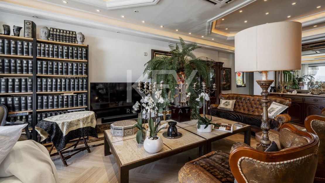 Dúplex en primera línea en el corazón de Puerto Banús