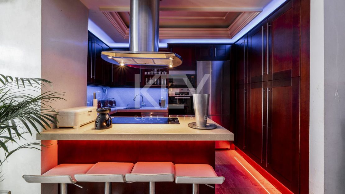 Dúplex en primera línea en el corazón de Puerto Banús