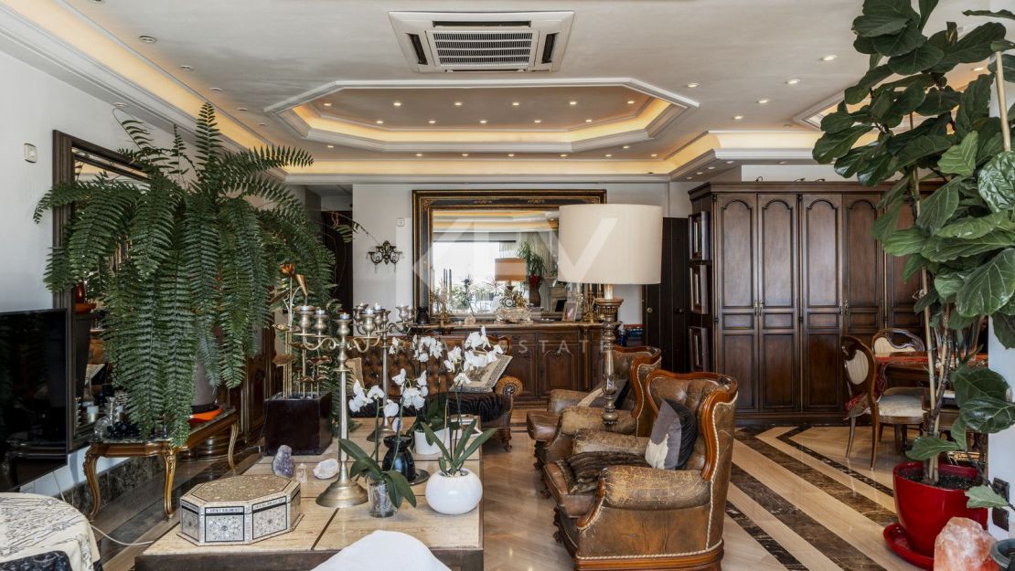 Dúplex en primera línea en el corazón de Puerto Banús