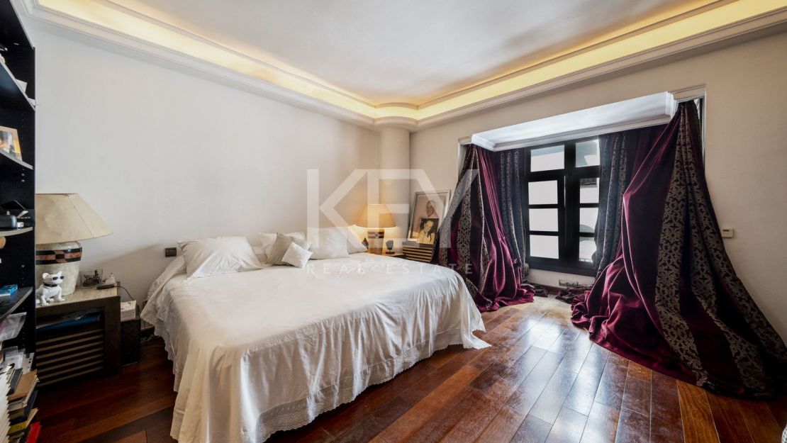 Dúplex en primera línea en el corazón de Puerto Banús