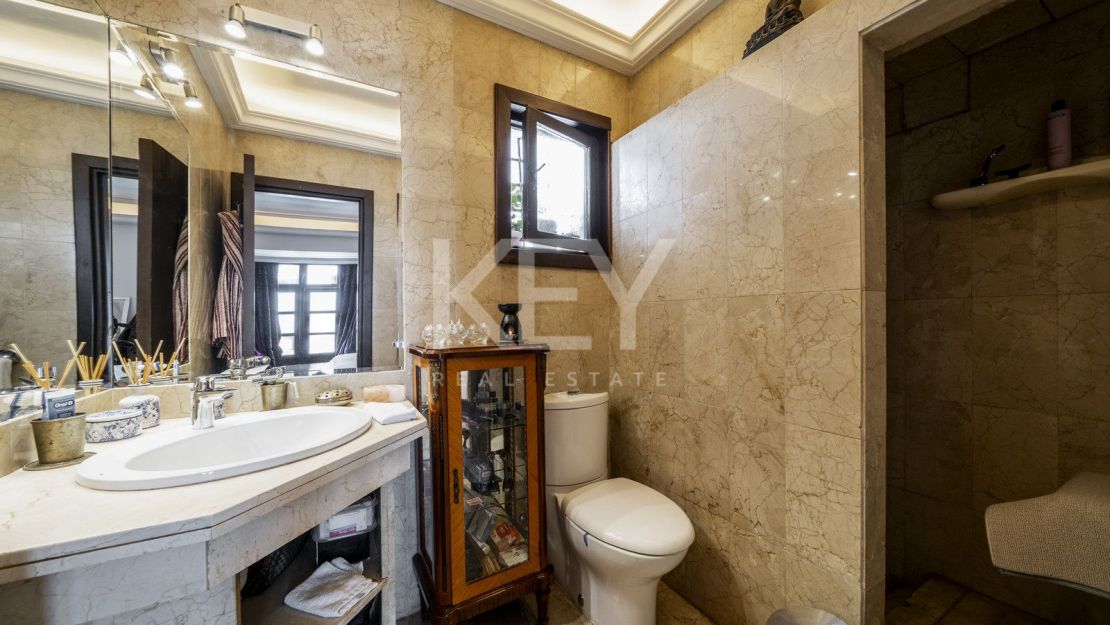 Dúplex en primera línea en el corazón de Puerto Banús