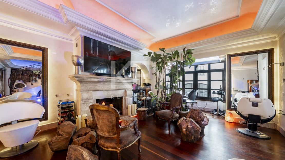 Dúplex en primera línea en el corazón de Puerto Banús