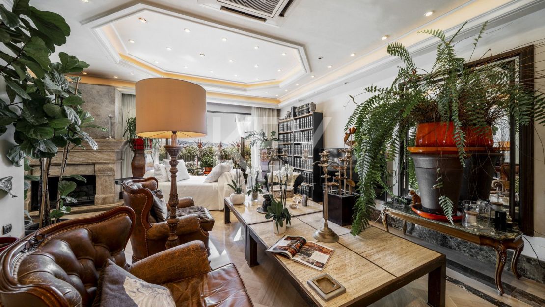 Dúplex en primera línea en el corazón de Puerto Banús