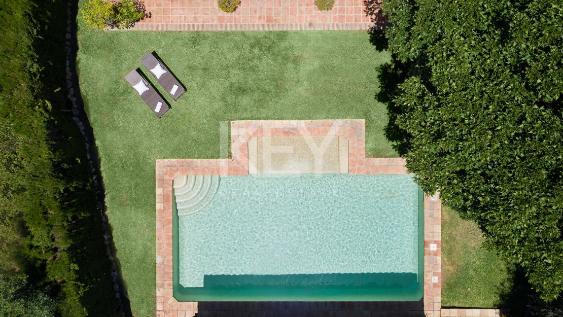 Элегантная вилла с классическим шармом в Сьерра-Бланка