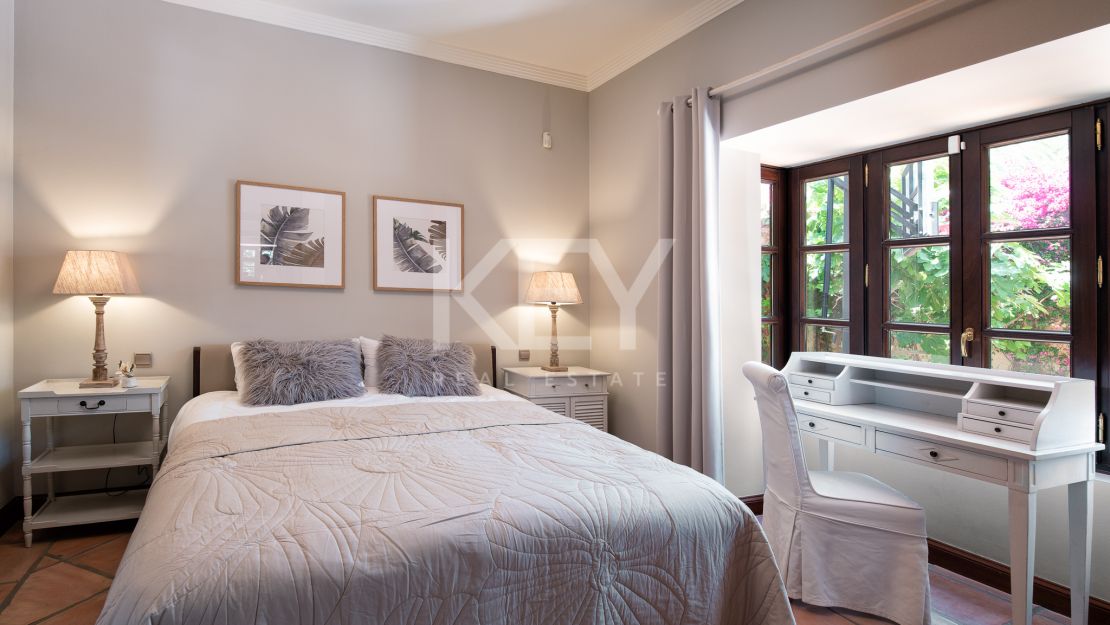 Элегантная вилла с классическим шармом в Сьерра-Бланка