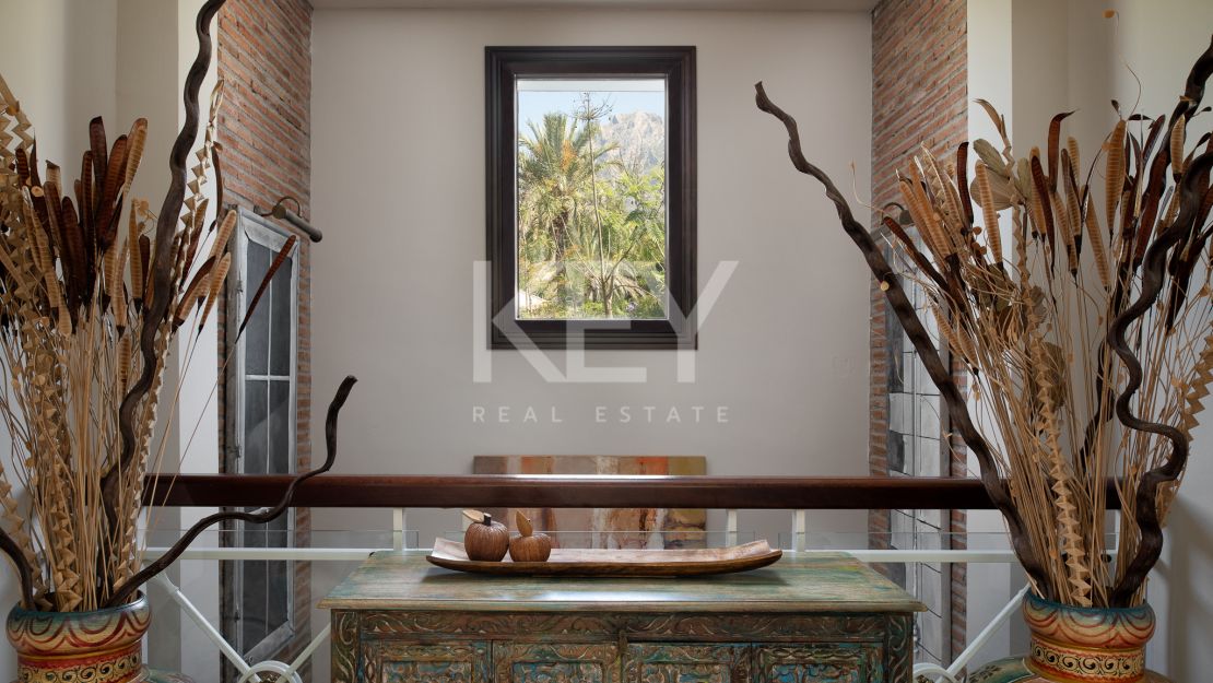 Элегантная вилла с классическим шармом в Сьерра-Бланка