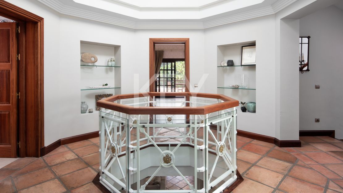 Элегантная вилла с классическим шармом в Сьерра-Бланка