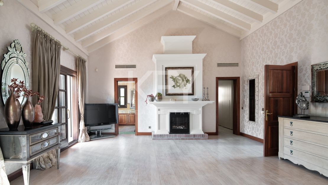 Элегантная вилла с классическим шармом в Сьерра-Бланка