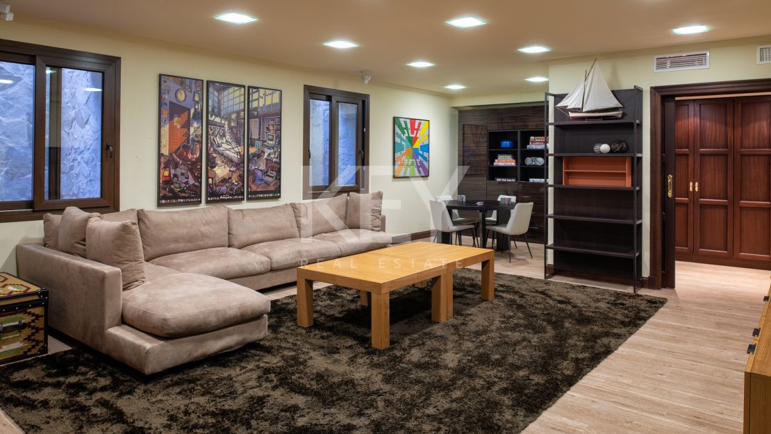 Элегантная вилла с классическим шармом в Сьерра-Бланка