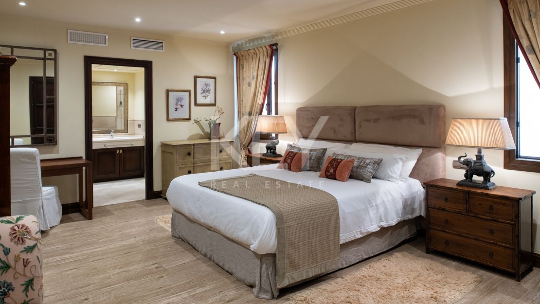 Элегантная вилла с классическим шармом в Сьерра-Бланка