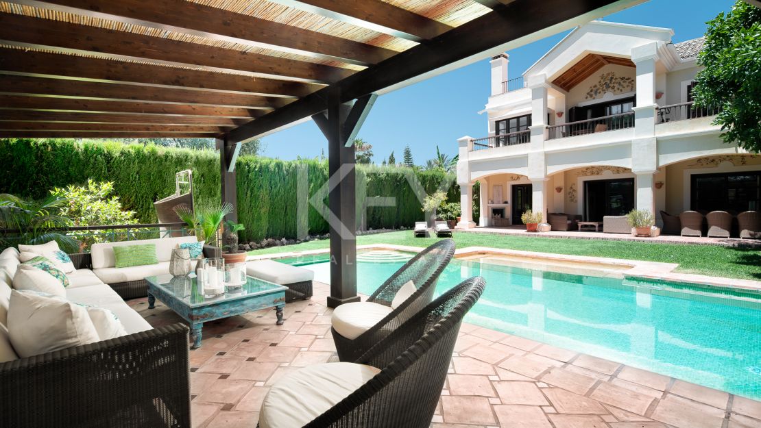 Элегантная вилла с классическим шармом в Сьерра-Бланка