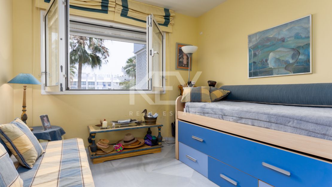 Elegant apartment in prime Marbella beachside location