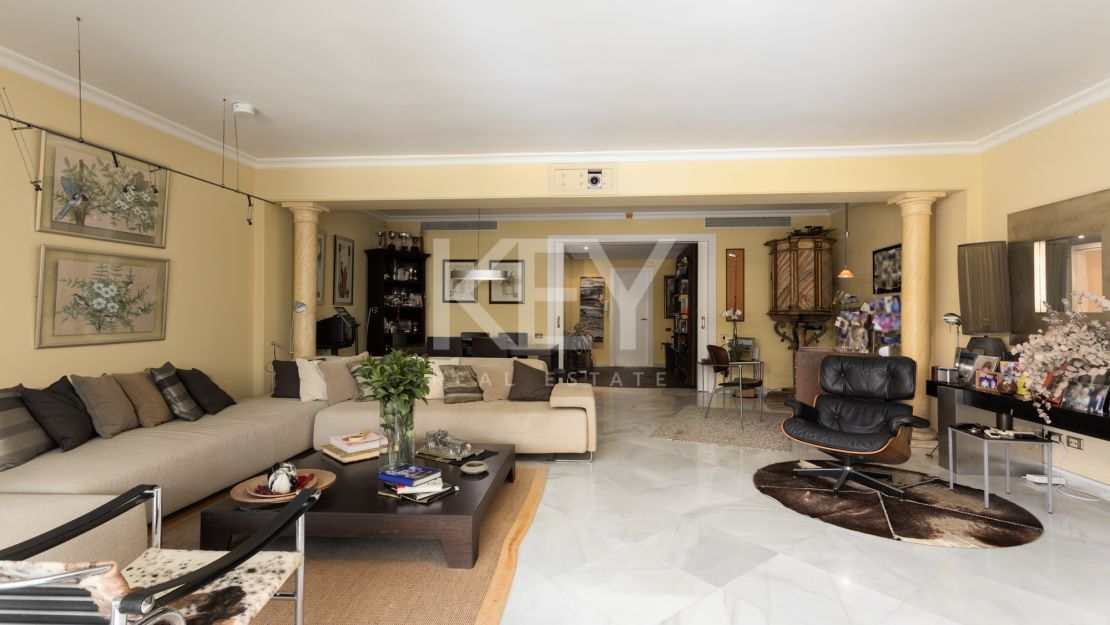 Elegant apartment in prime Marbella beachside location