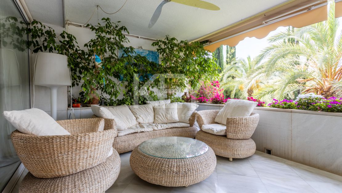 Elegant apartment in prime Marbella beachside location