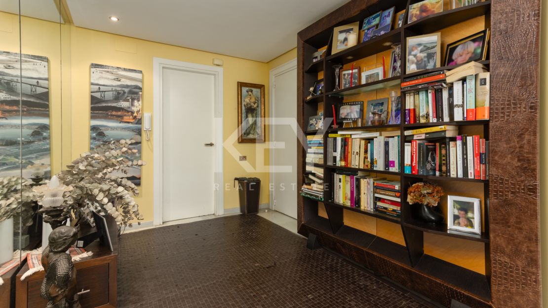 Elegant apartment in prime Marbella beachside location