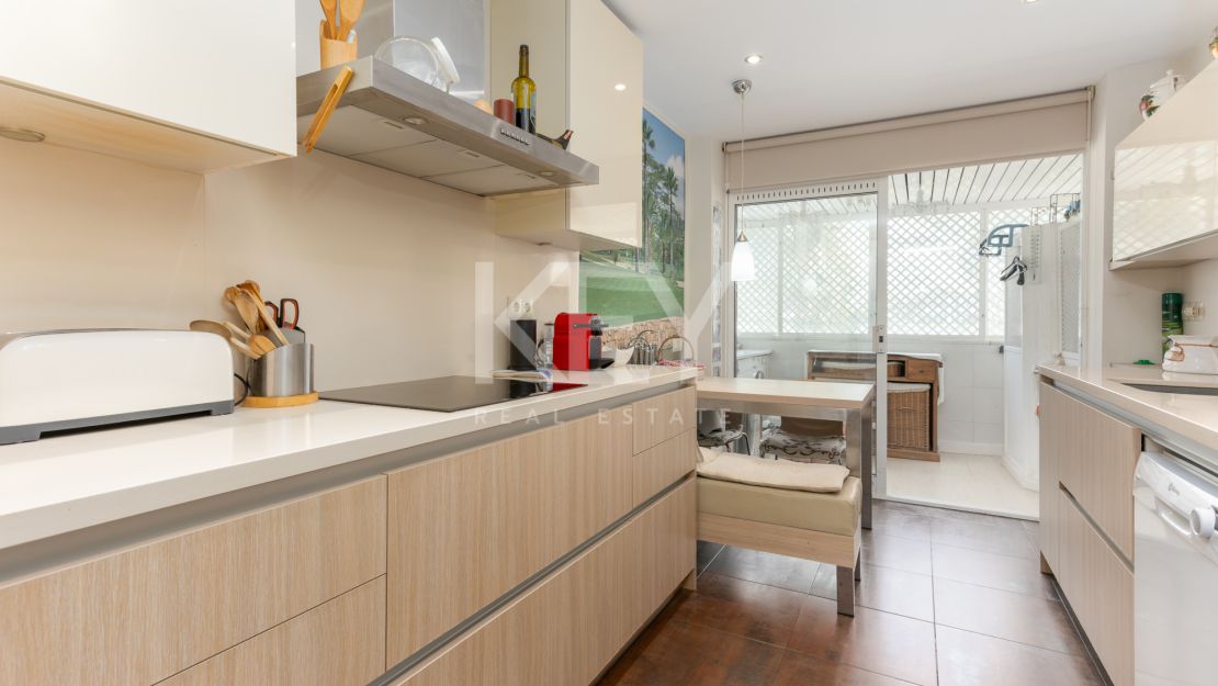 Elegant apartment in prime Marbella beachside location