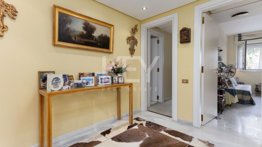 Elegant apartment in prime Marbella beachside location