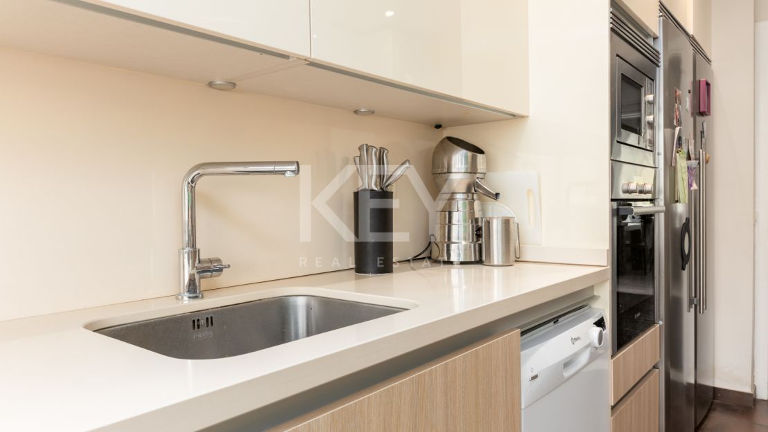 Elegant apartment in prime Marbella beachside location