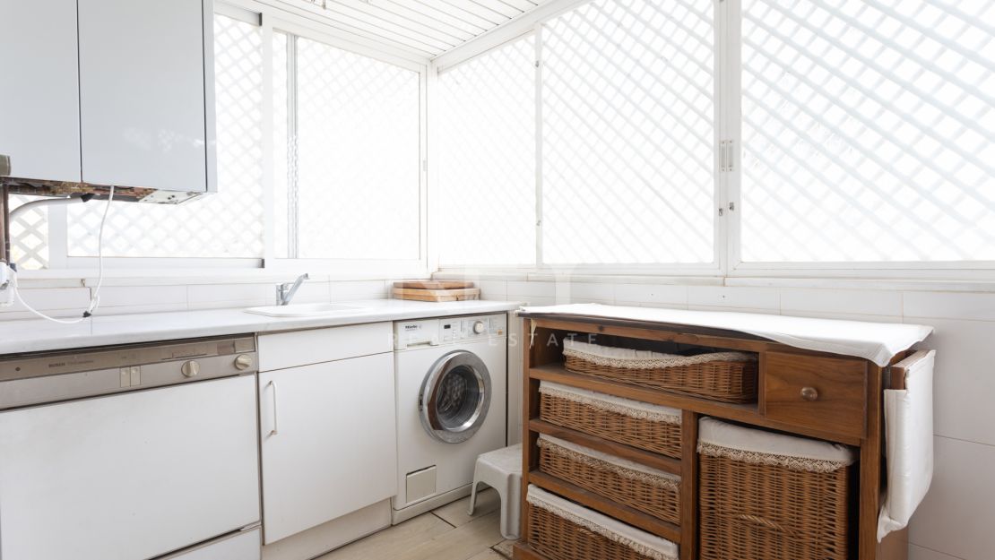 Elegant apartment in prime Marbella beachside location