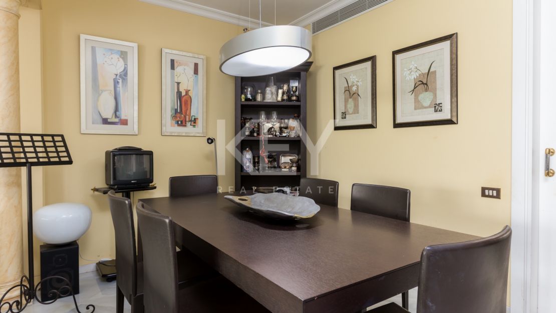 Elegant apartment in prime Marbella beachside location