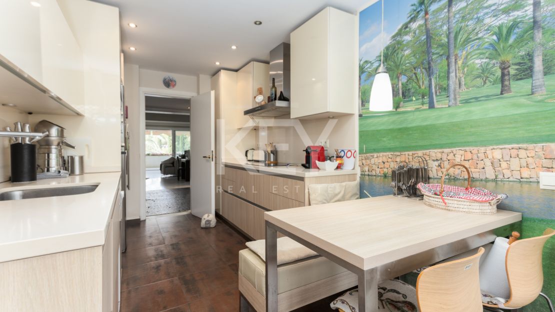 Elegant apartment in prime Marbella beachside location