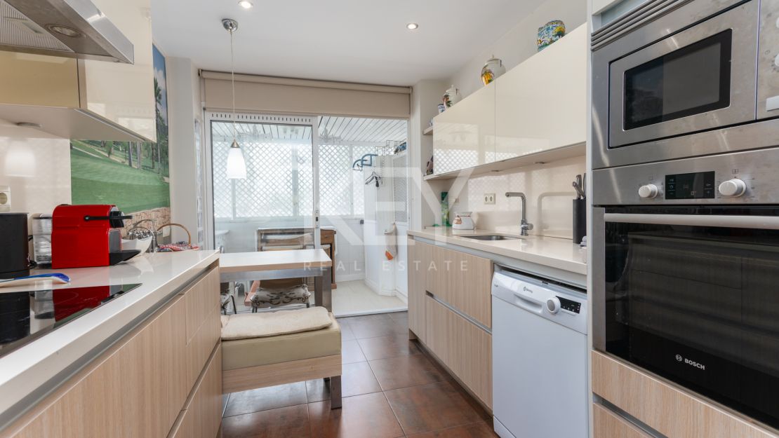 Elegant apartment in prime Marbella beachside location