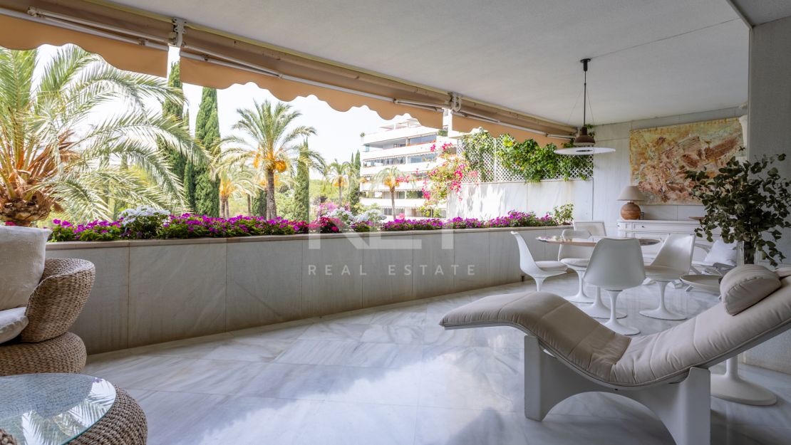 Elegant apartment in prime Marbella beachside location