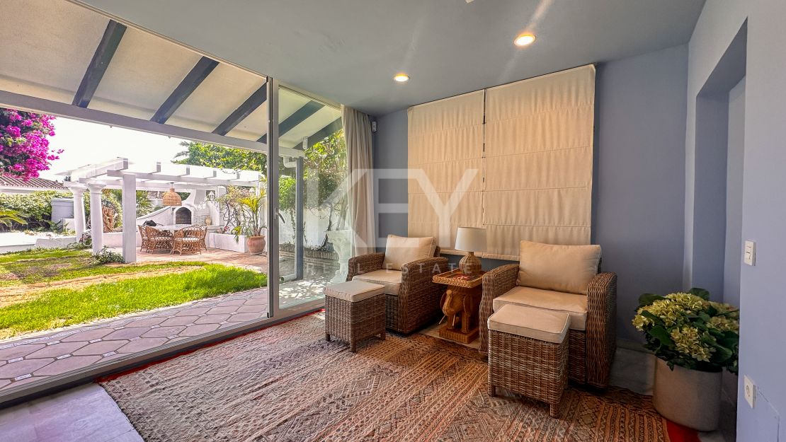 Двухуровневый дом на первом этаже с частным садом в Нуэва Андалусия