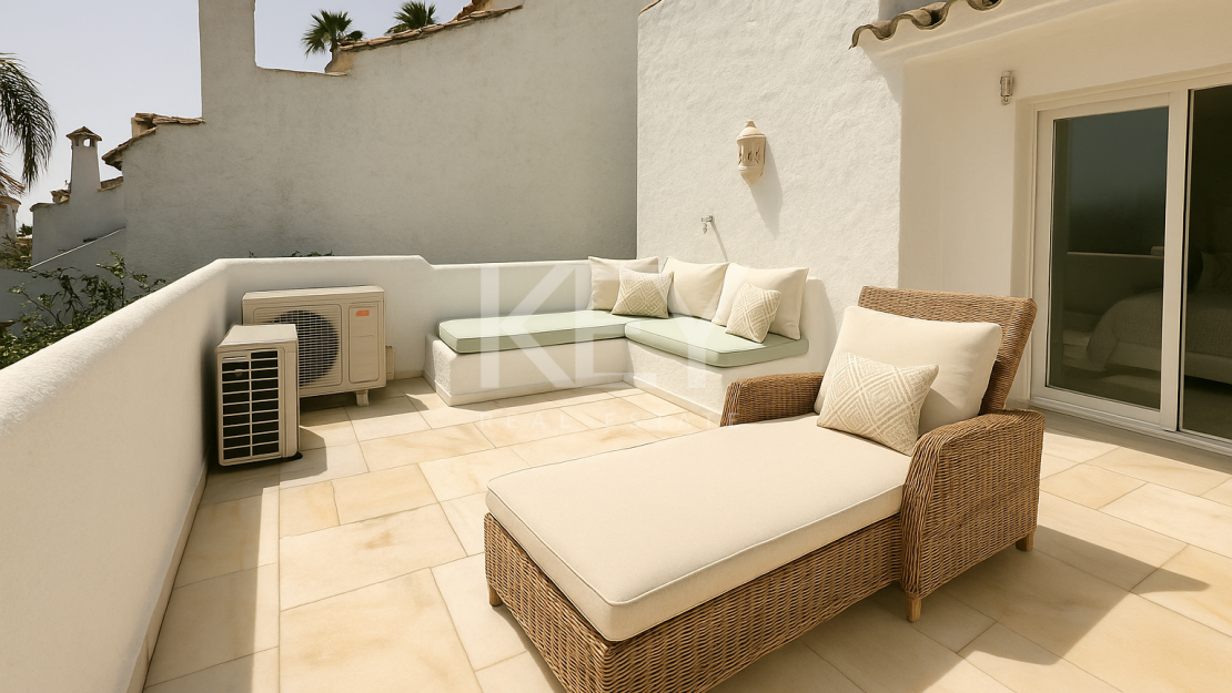 Двухуровневый дом на первом этаже с частным садом в Нуэва Андалусия