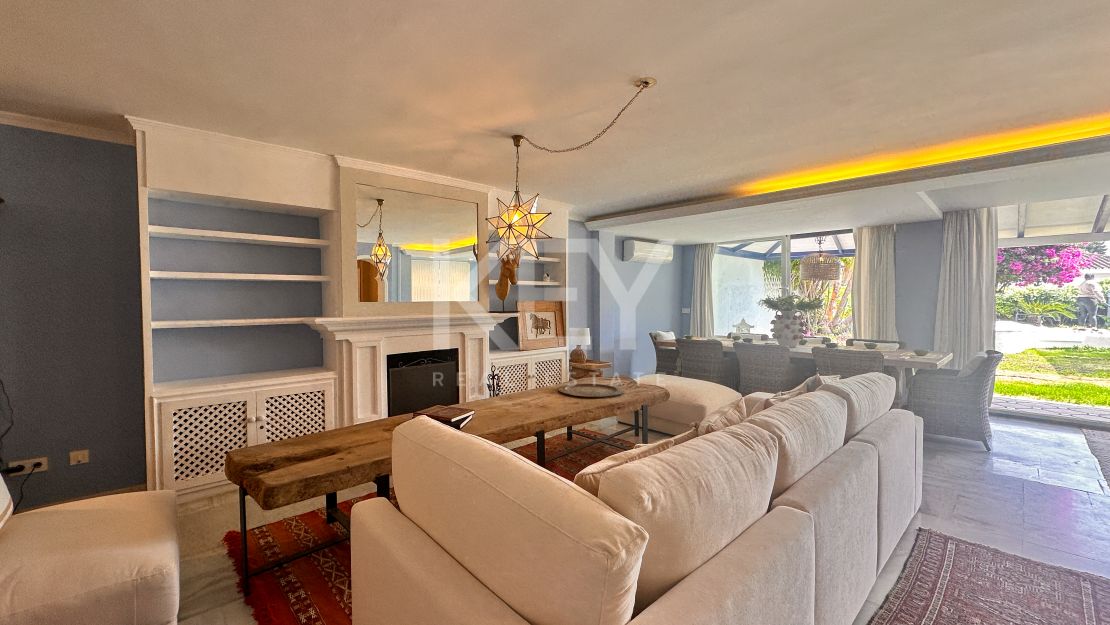 Двухуровневый дом на первом этаже с частным садом в Нуэва Андалусия