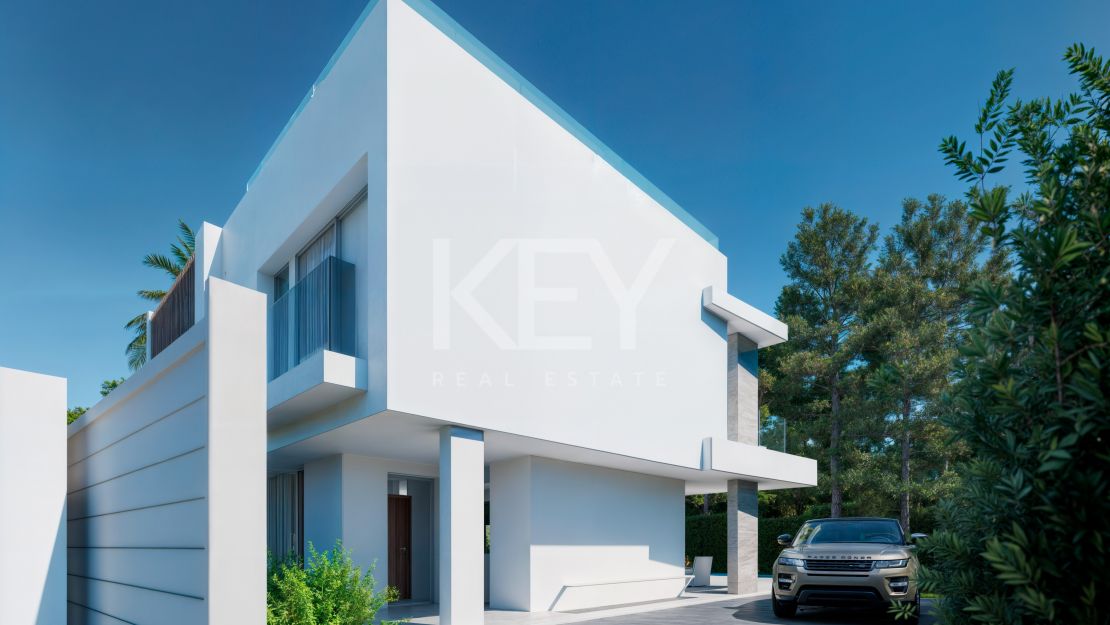 Contemporary villa with rooftop terrace and wellness amenities in Monte Biarritz, Estepona East
