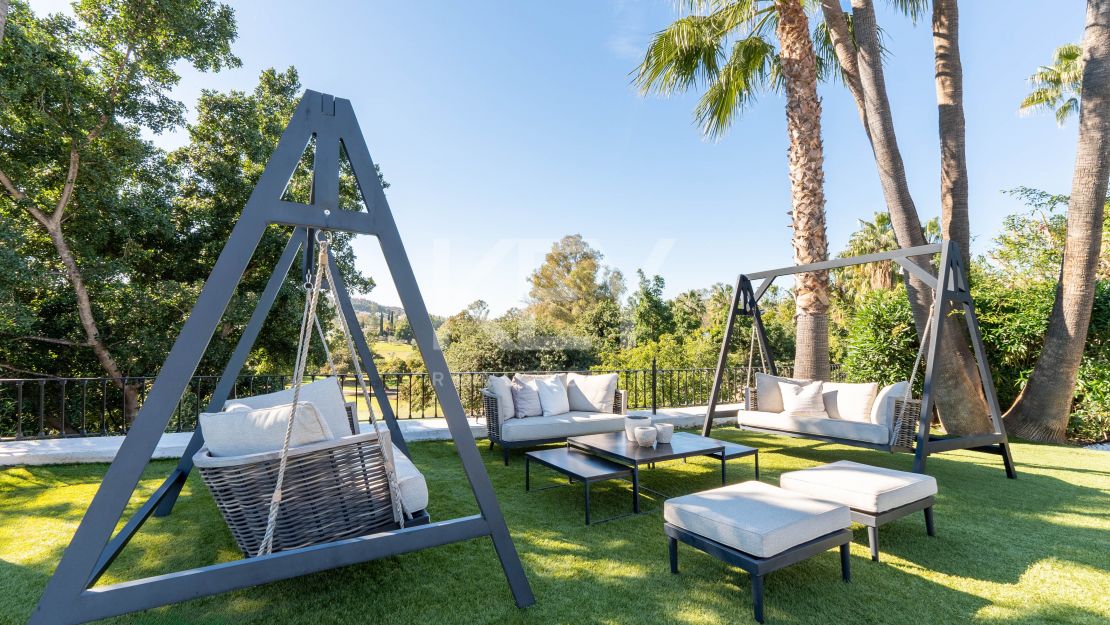 Роскошная вилла в андалузском стиле с панорамным видом на горы и гольф в Нуэва Андалусия, Марбелья