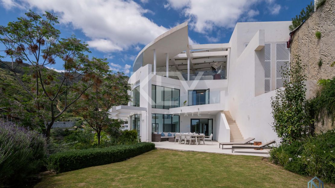 Современный пентхаус с панорамным видом на горы в Palo Alto, Охен