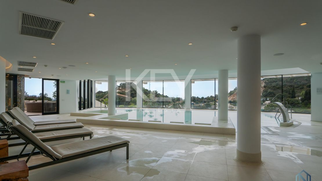 Современный пентхаус с панорамным видом на горы в Palo Alto, Охен