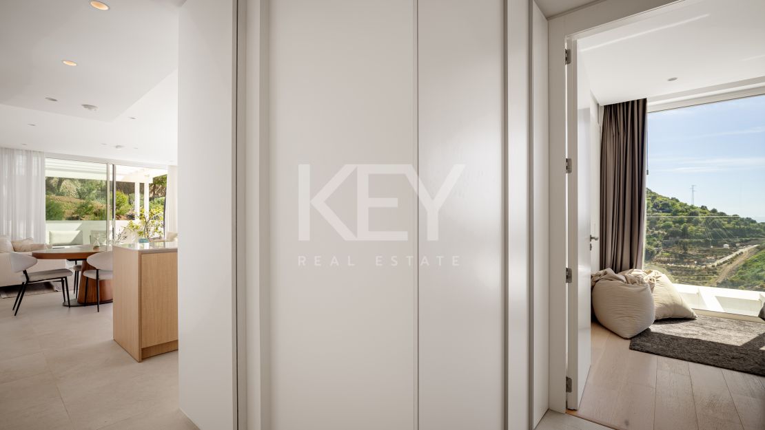 Современный пентхаус с панорамным видом на горы в Palo Alto, Охен