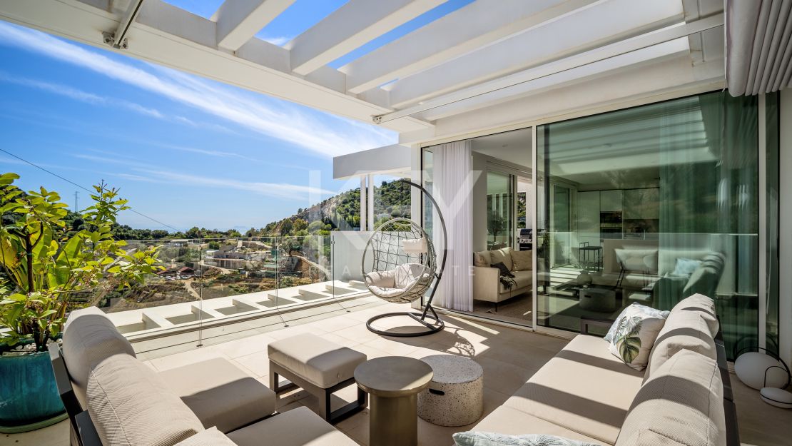 Современный пентхаус с панорамным видом на горы в Palo Alto, Охен