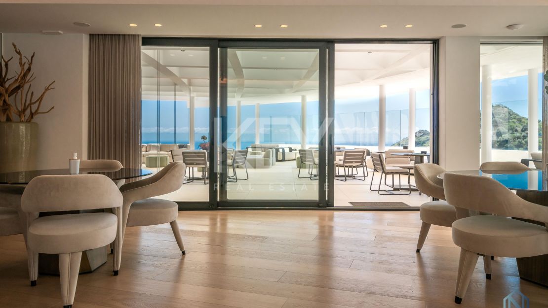 Современный пентхаус с панорамным видом на горы в Palo Alto, Охен