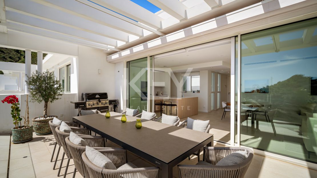 Современный пентхаус с панорамным видом на горы в Palo Alto, Охен