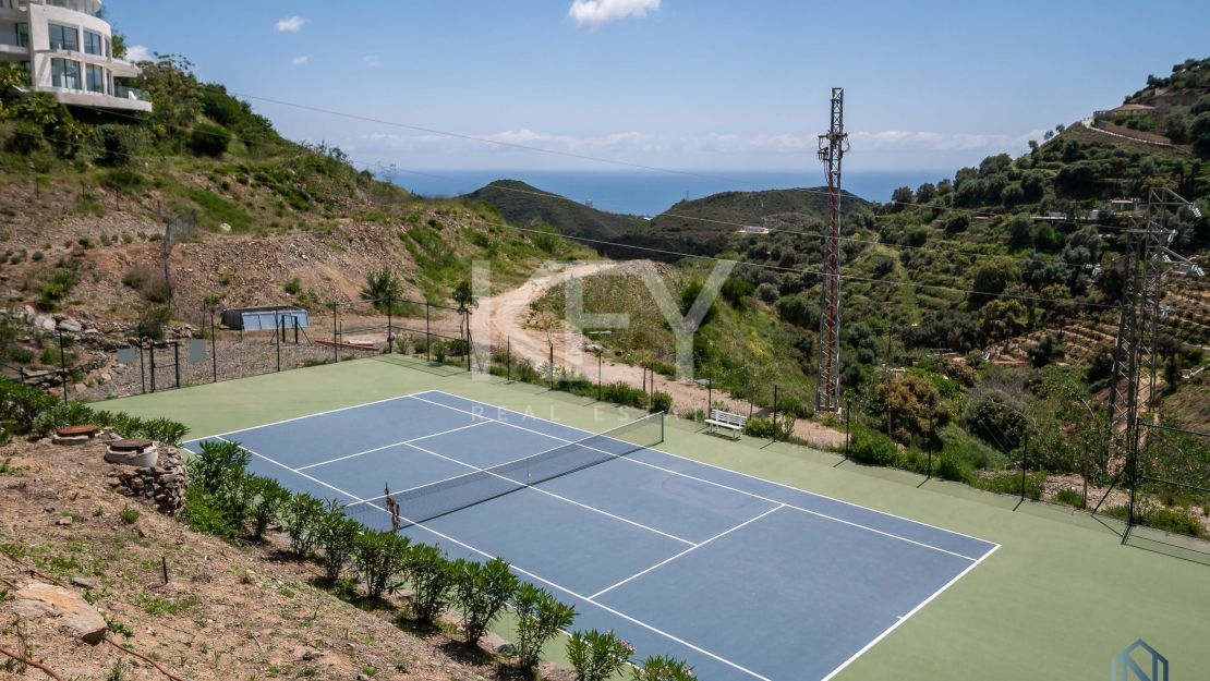 Современный пентхаус с панорамным видом на горы в Palo Alto, Охен