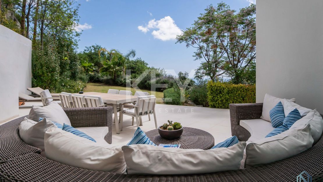 Современный пентхаус с панорамным видом на горы в Palo Alto, Охен