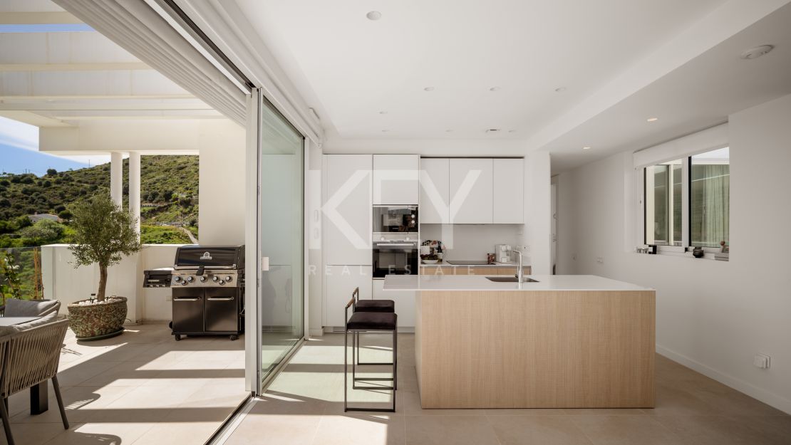 Современный пентхаус с панорамным видом на горы в Palo Alto, Охен