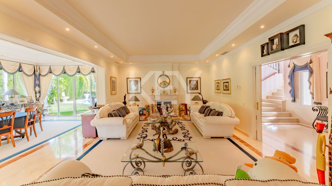 Classic villa with sea views in El Herrojo, Benahavís