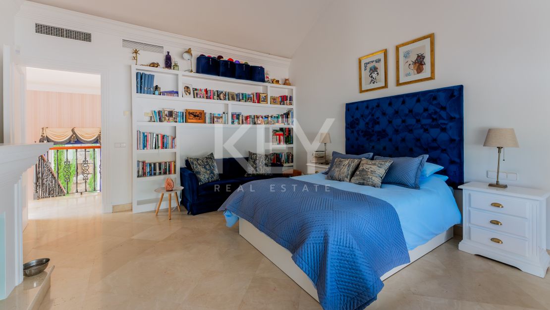 Classic villa with sea views in El Herrojo, Benahavís