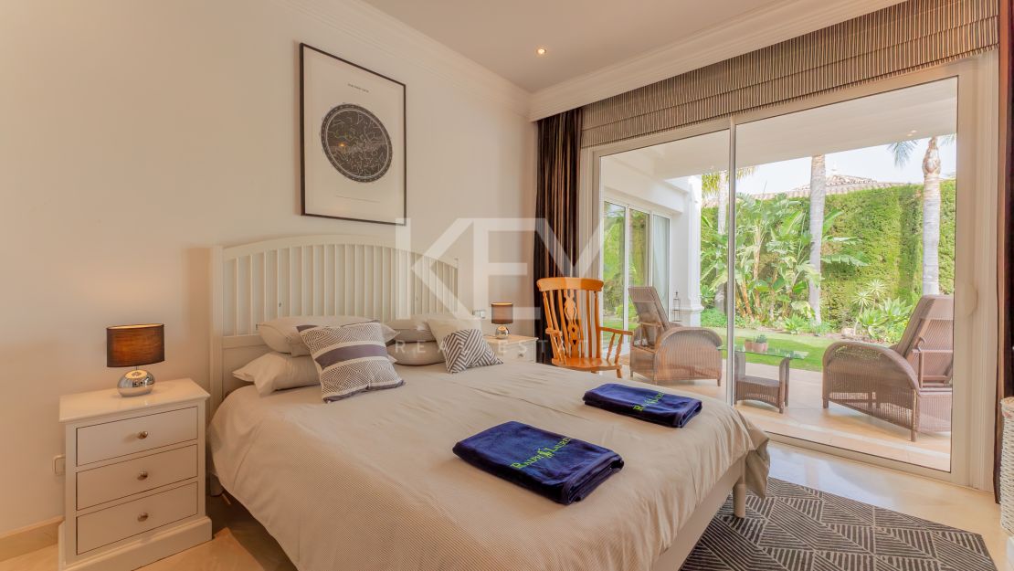 Classic villa with sea views in El Herrojo, Benahavís